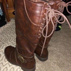 brown boots